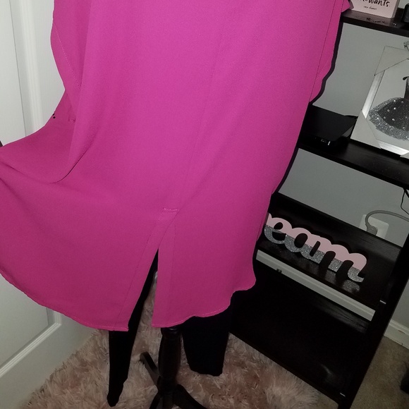 Hi-lo cap sleeve top - plus size - Picture 5 of 7